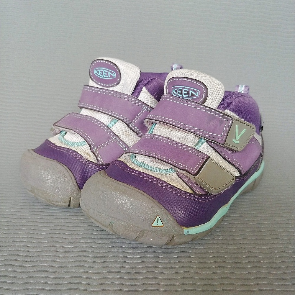 KEEN Girls Peek a Shoe in Purple - size 7